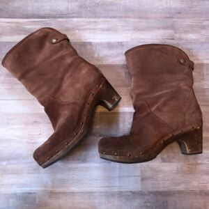 (8) UGG Chestnut Lynnea Suede Boots